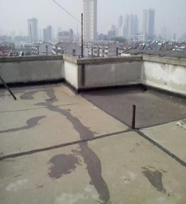 吕梁市漏水维修 楼顶漏水是什么原因，楼顶漏水维修方法是什么?